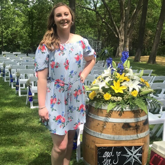 Meet your Posher, Caitlin - Picture 6 of 6